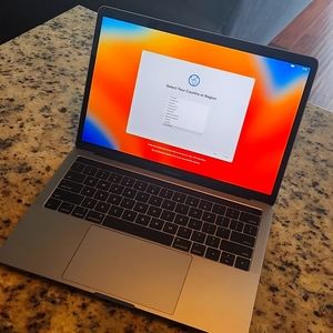 MacBook Pro 13" - Like New